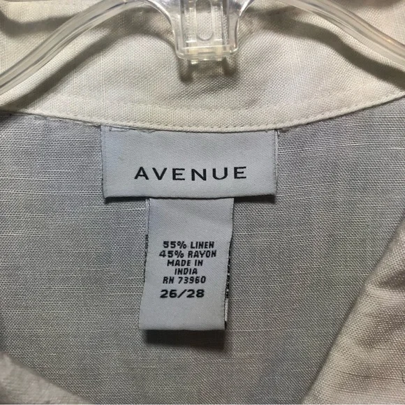 Avenue sleeveless white top with double black stitching details, size 26/28. - Picture 7 of 10